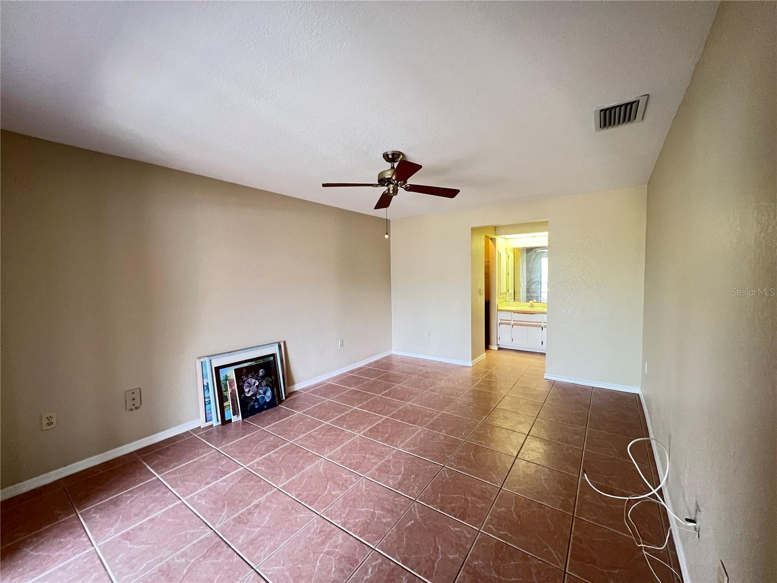 listing main picture