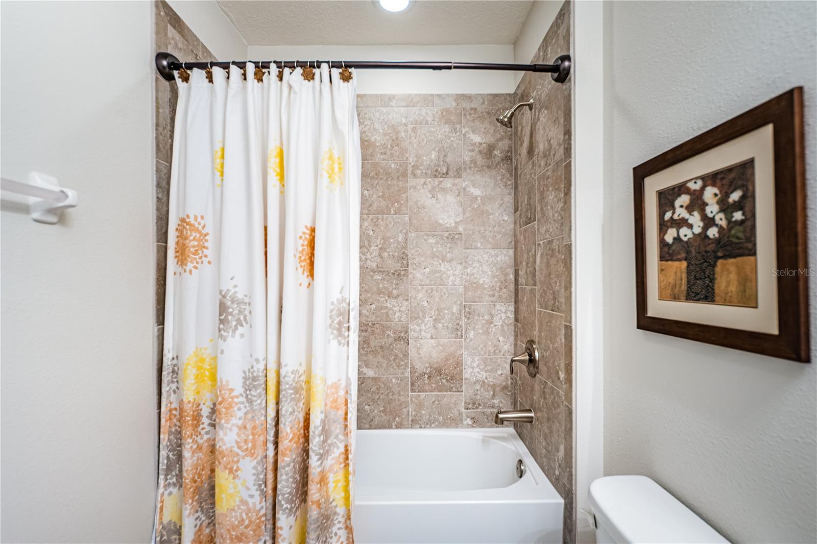 listing main picture