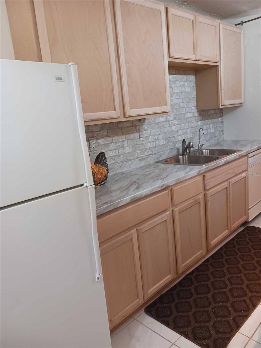 listing main picture