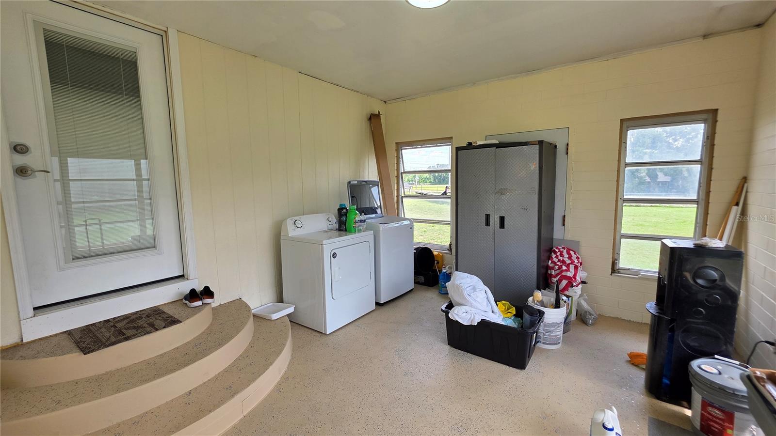 listing main picture