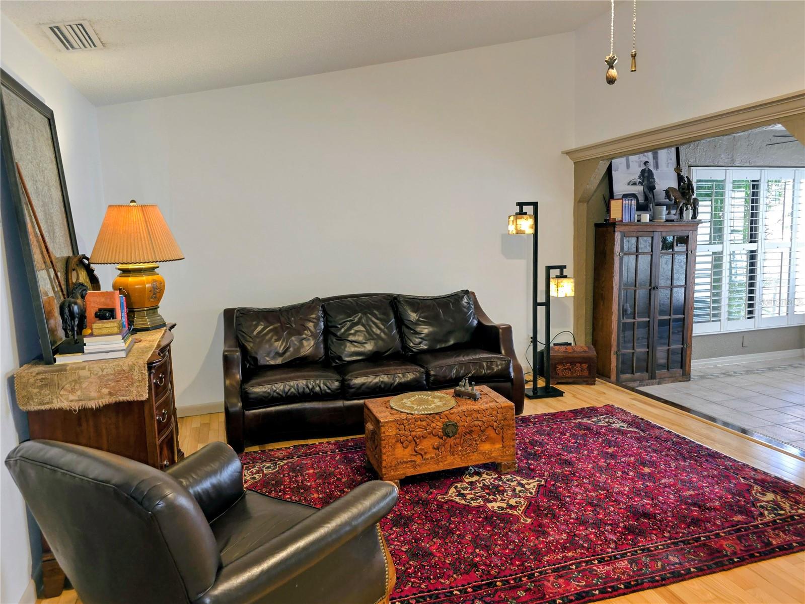 listing main picture