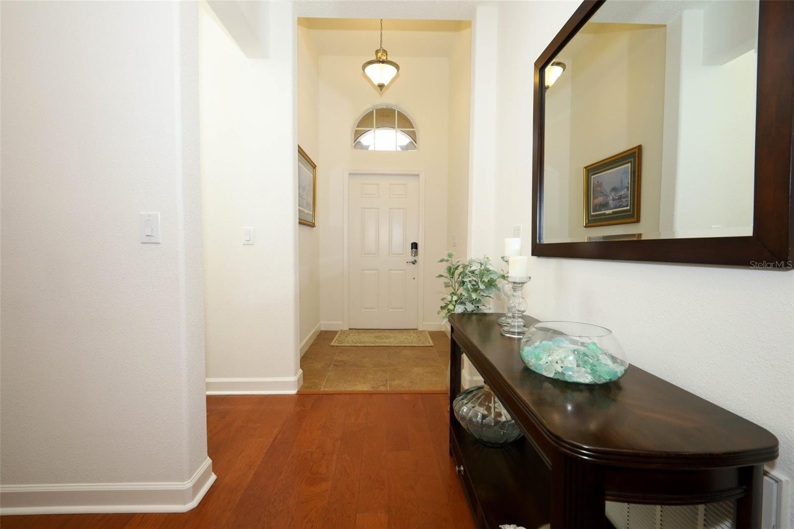 listing main picture