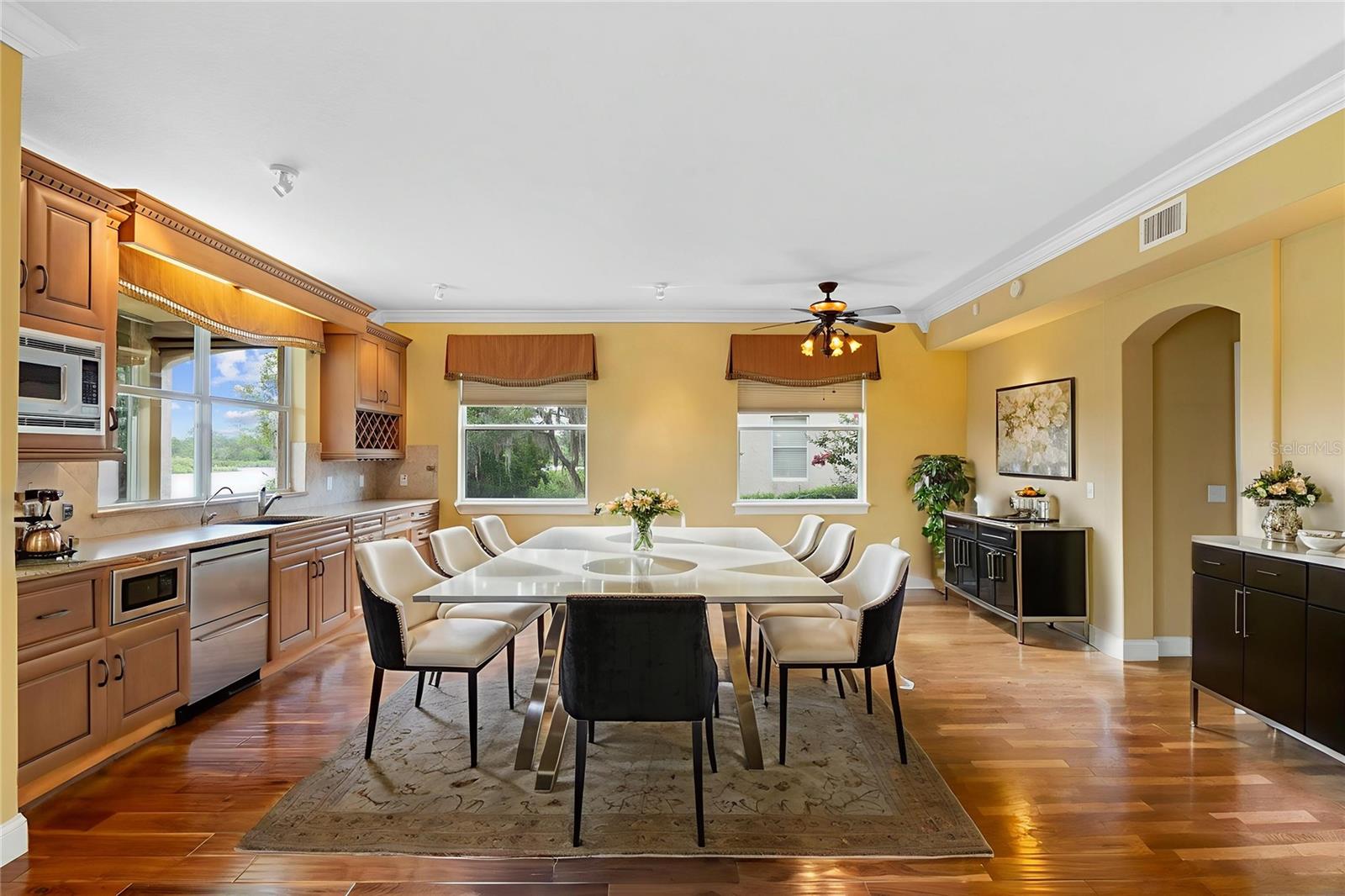 listing main picture