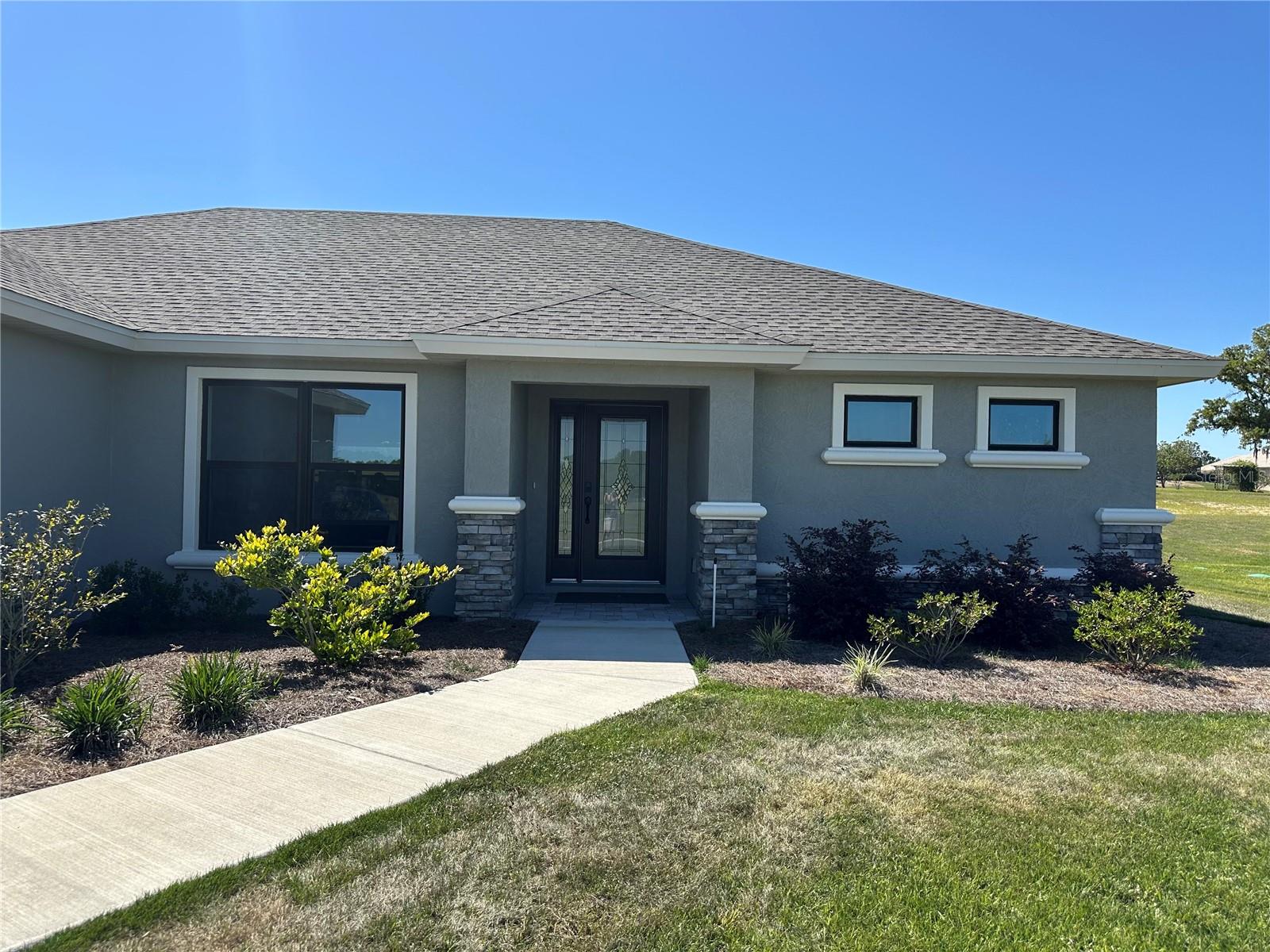 listing main picture