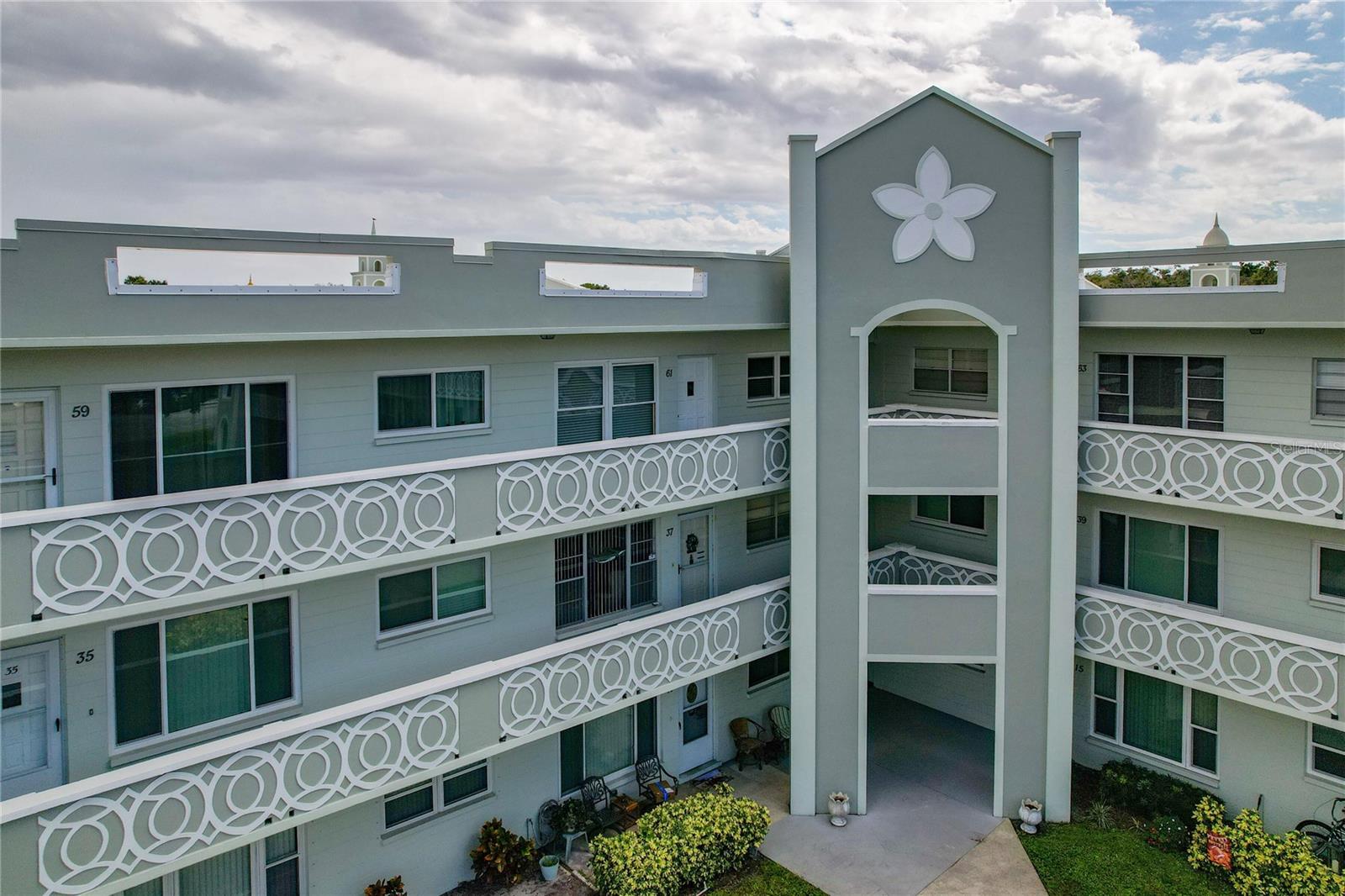 listing main picture