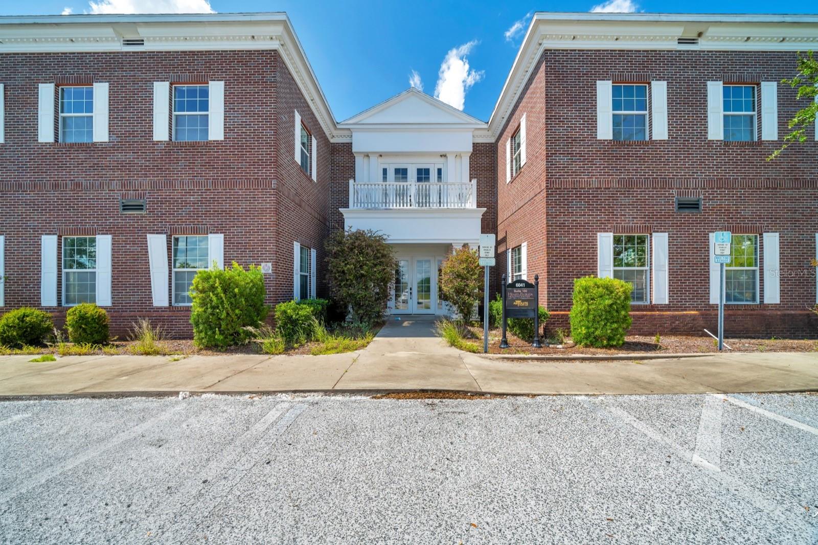 listing main picture