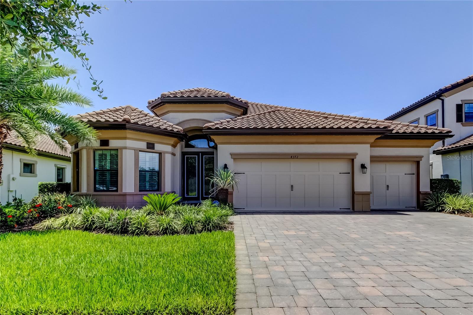 listing main picture