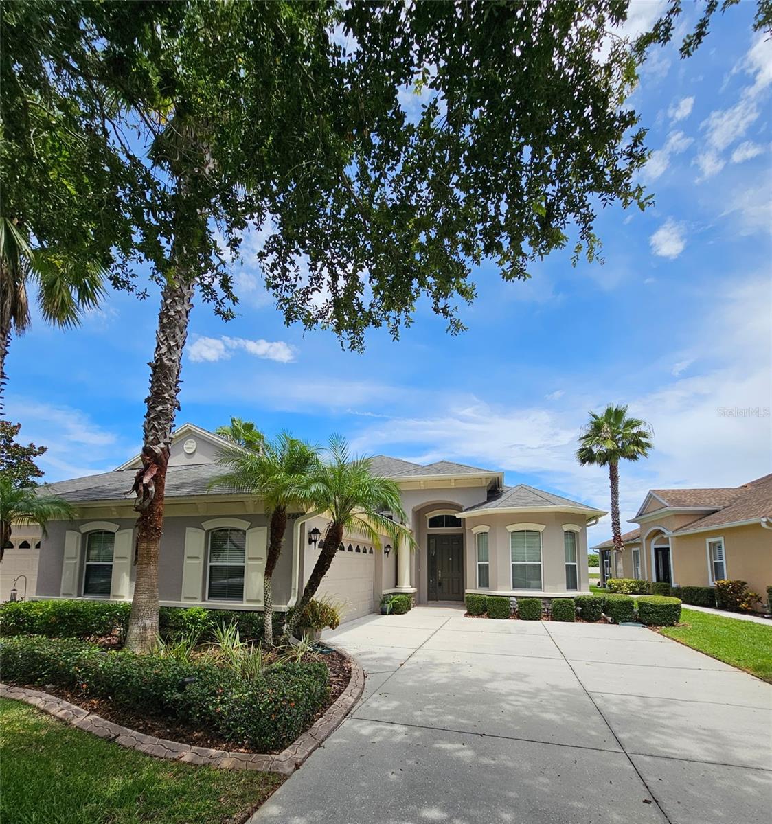 listing main picture