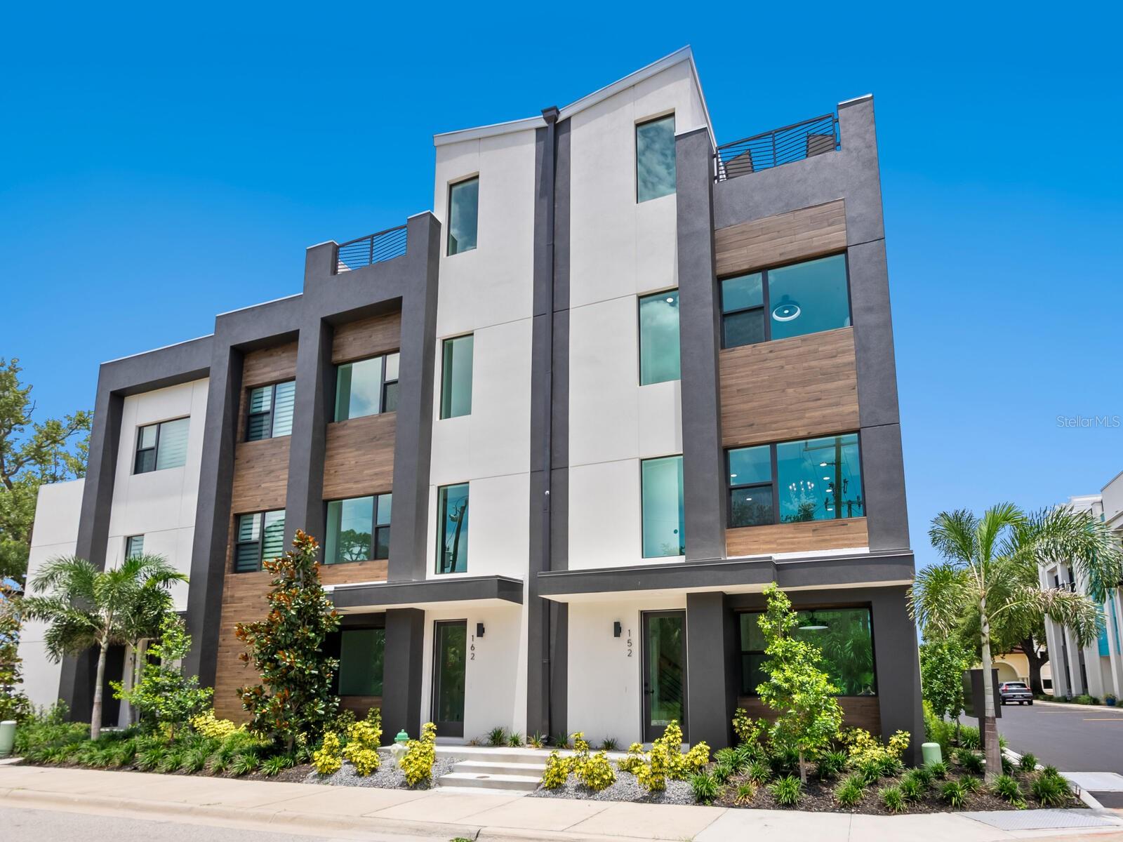 listing main picture