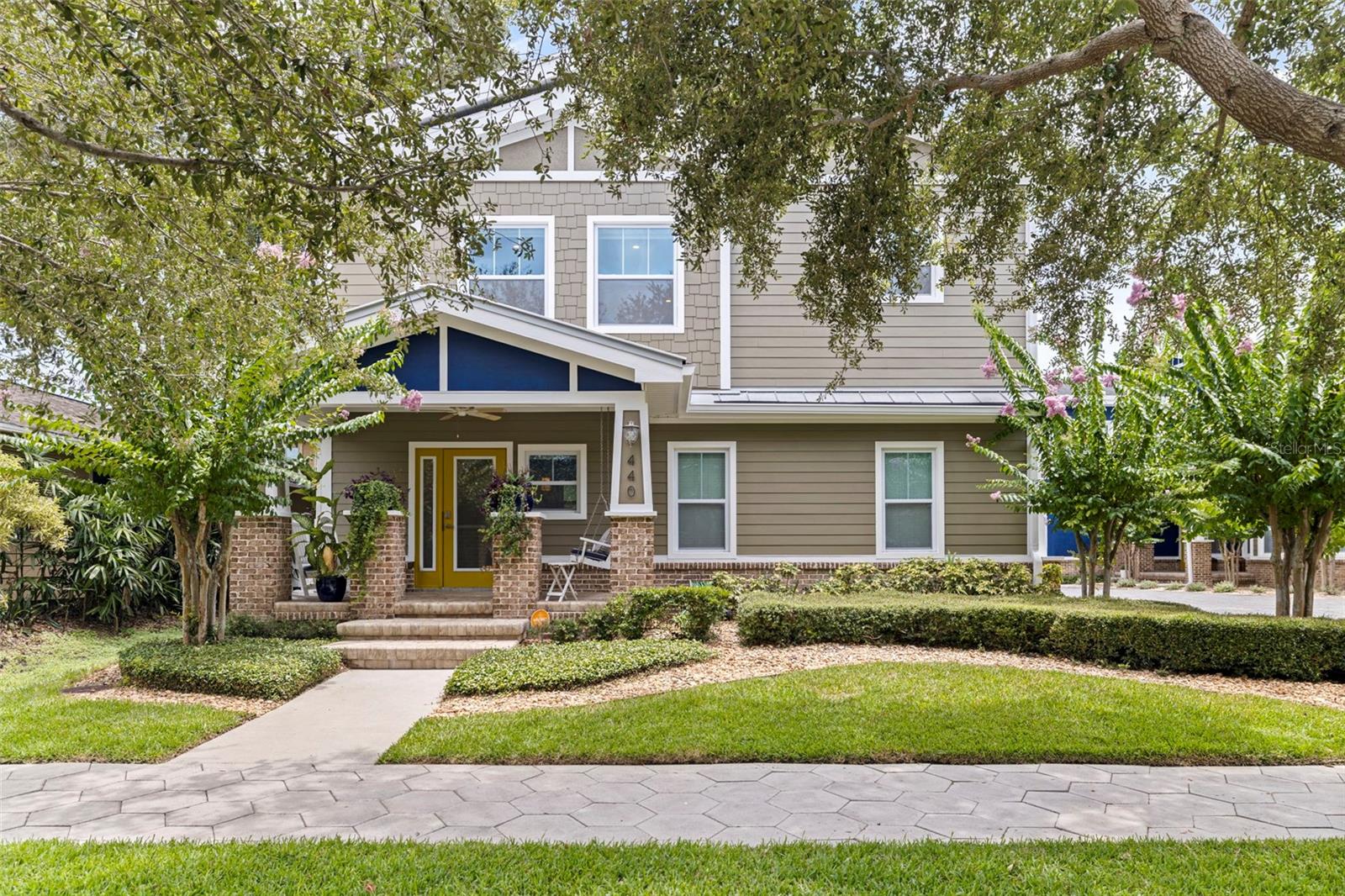 listing main picture