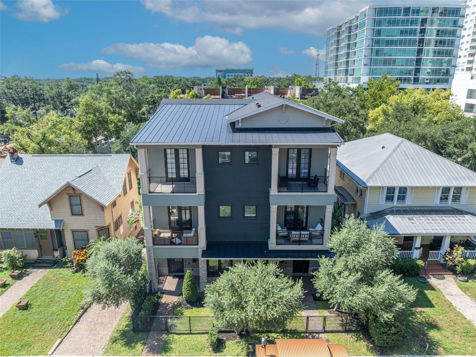 listing main picture