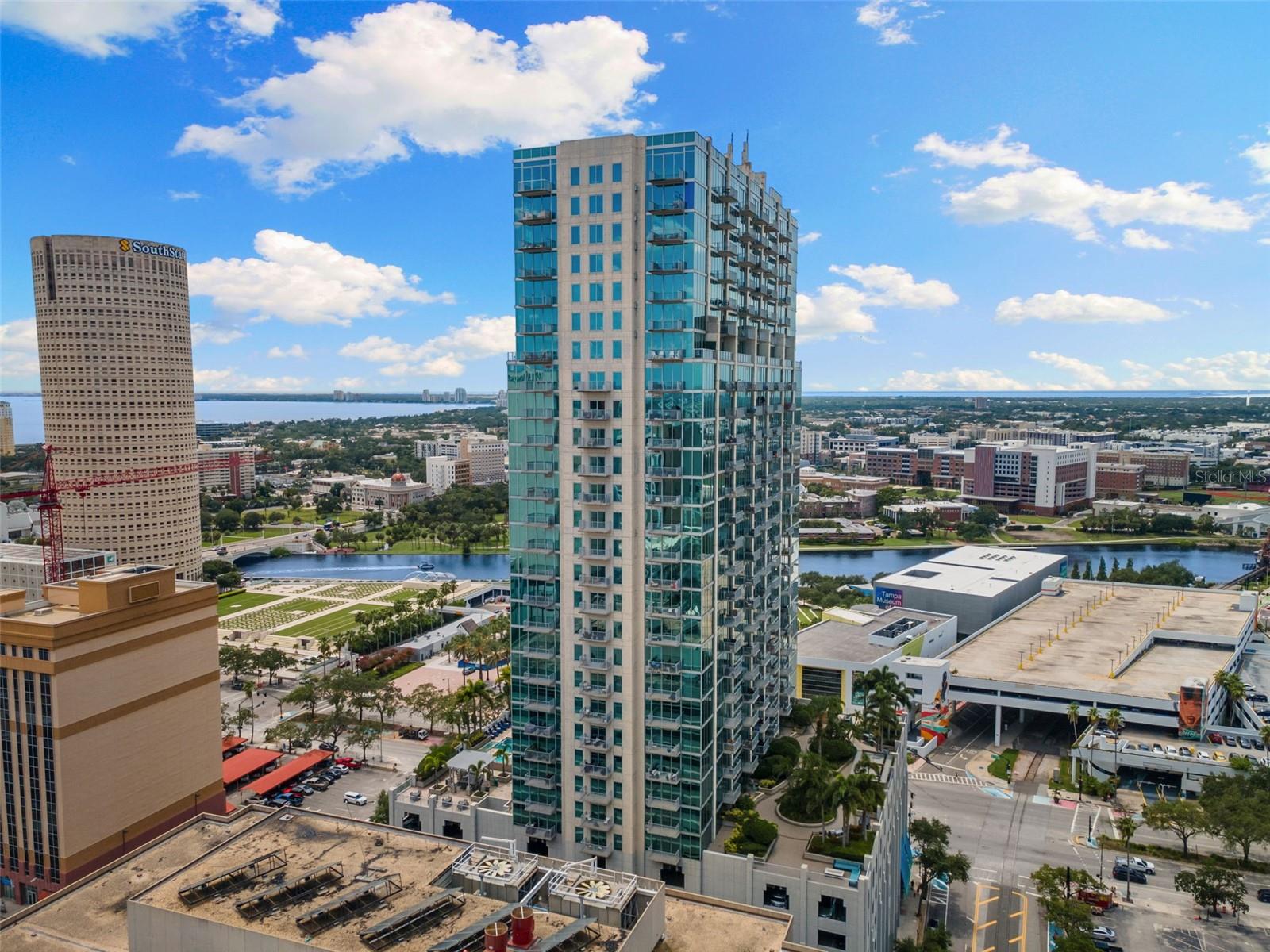 listing main picture