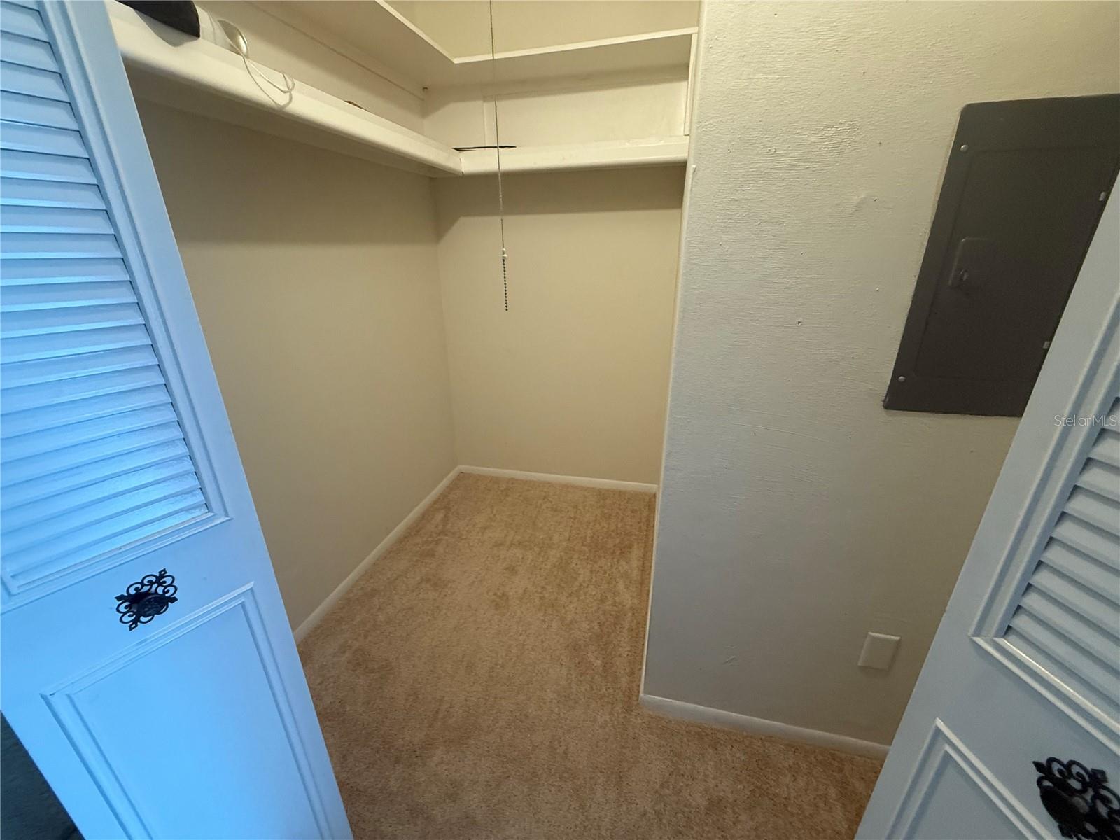 listing main picture