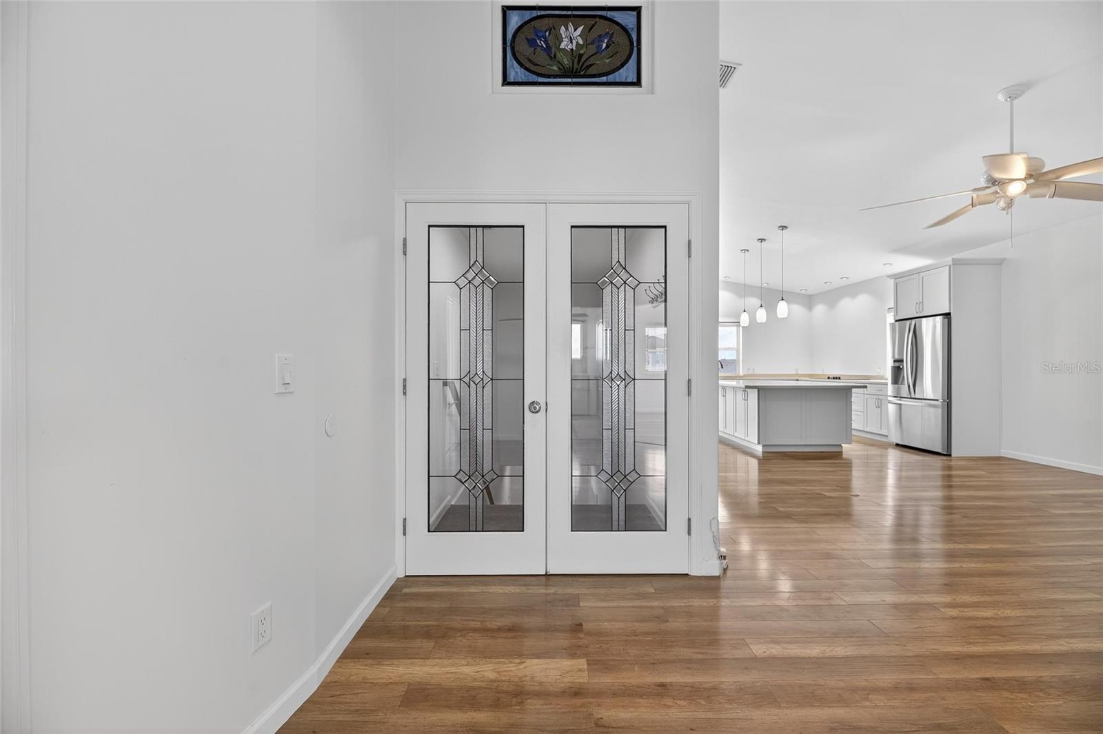 listing main picture