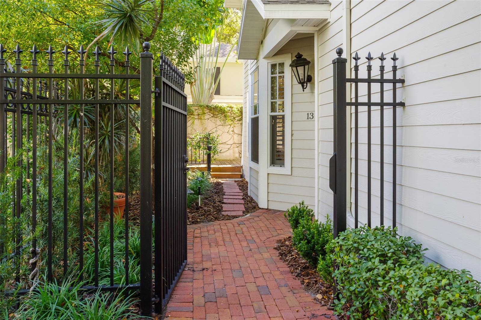 listing main picture