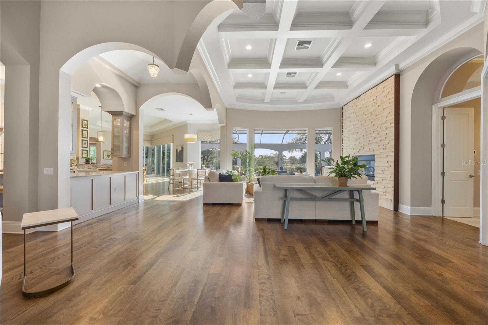 listing main picture