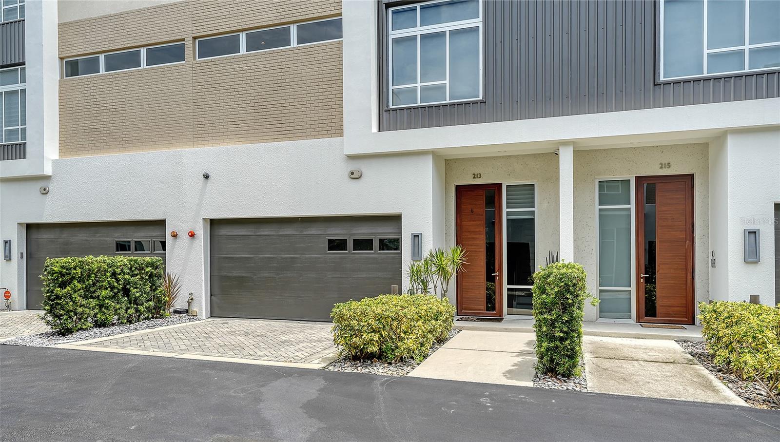 listing main picture