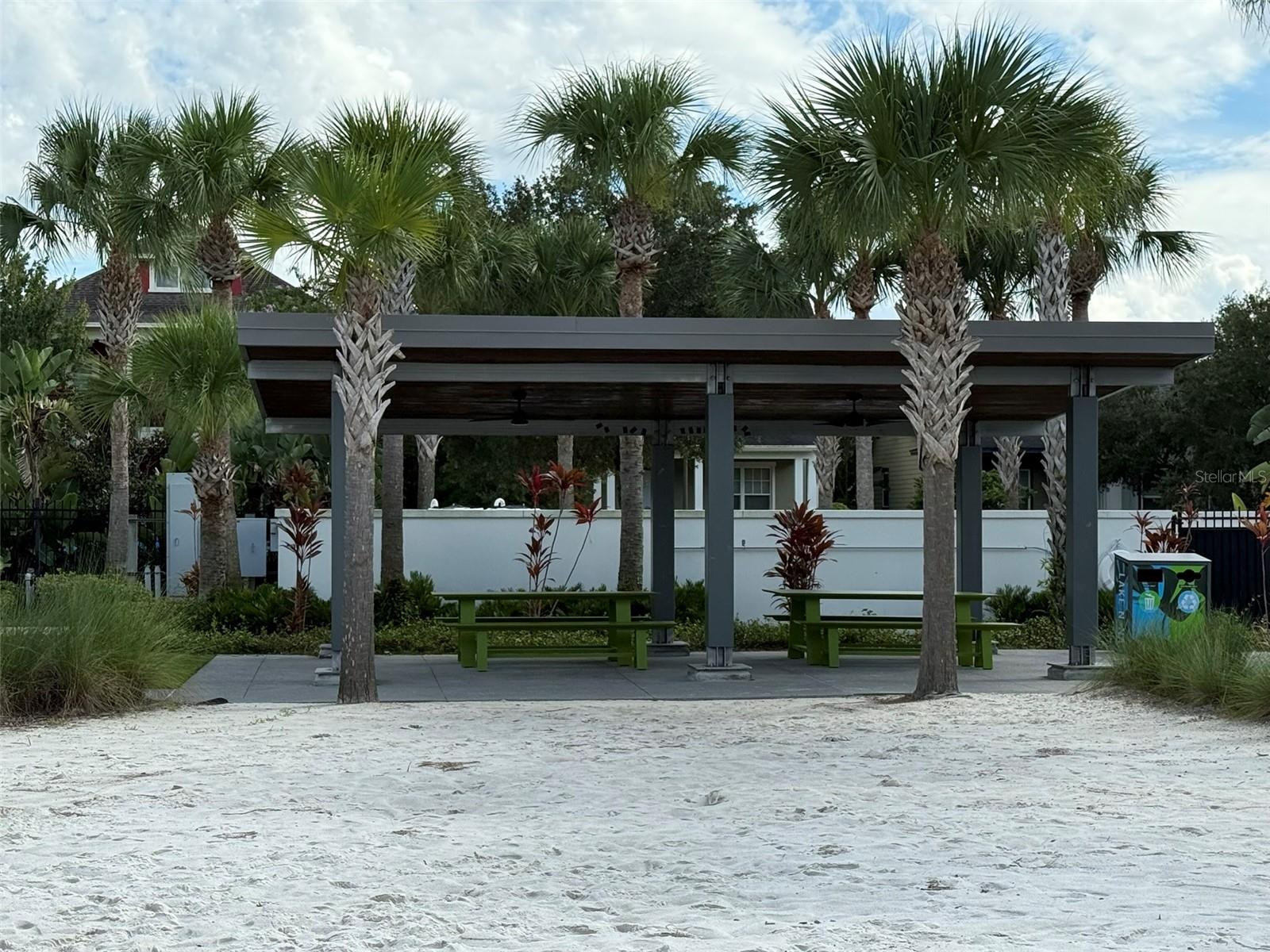 listing main picture