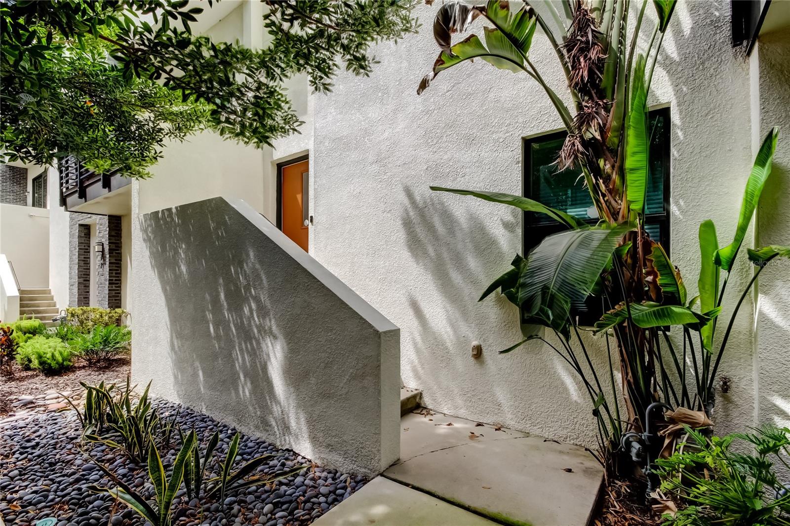 listing main picture