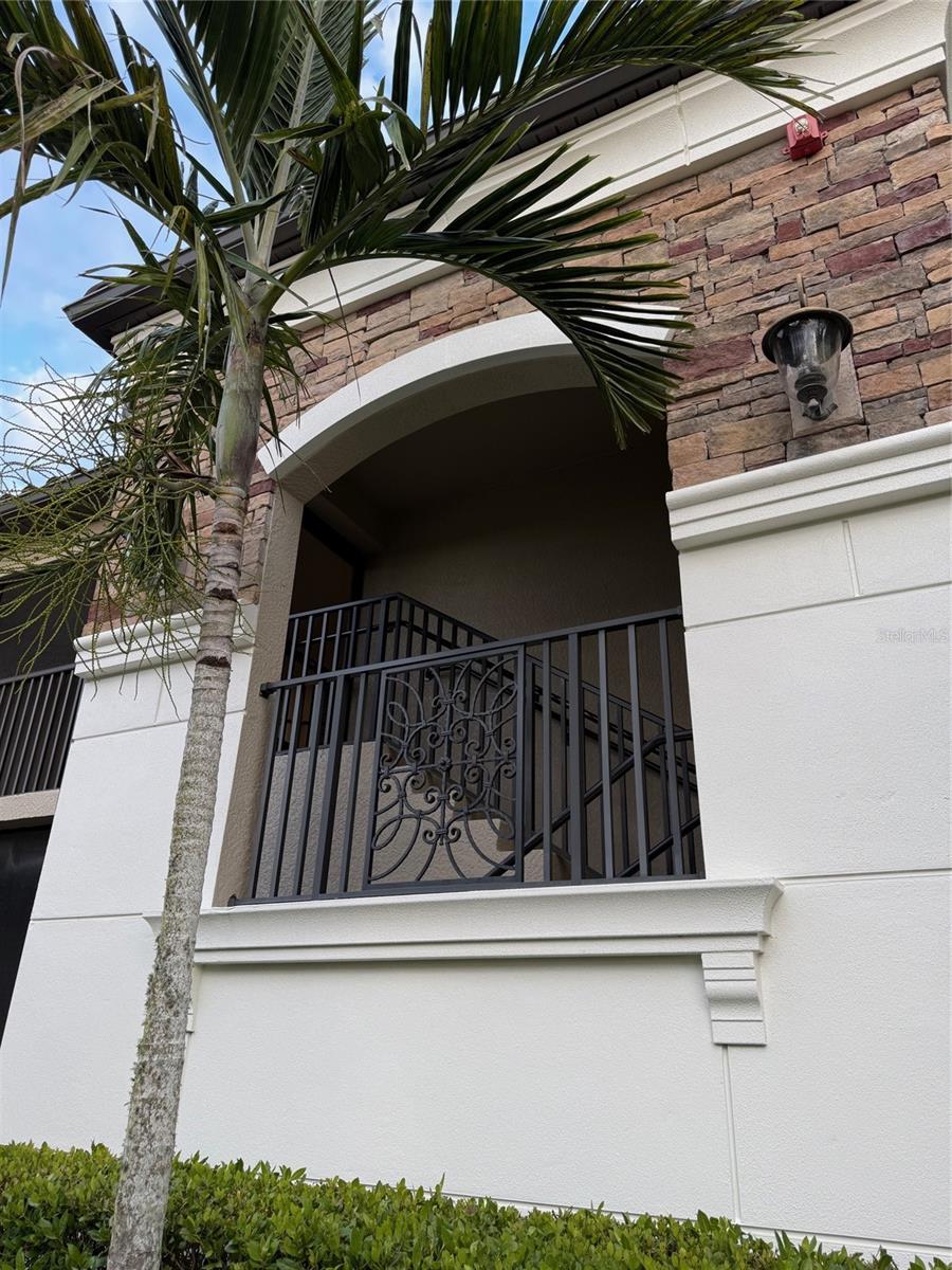 listing main picture