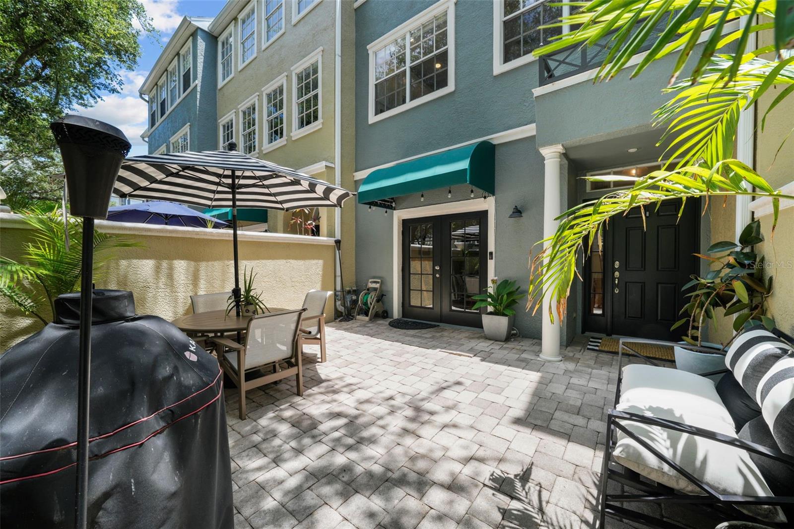 listing main picture