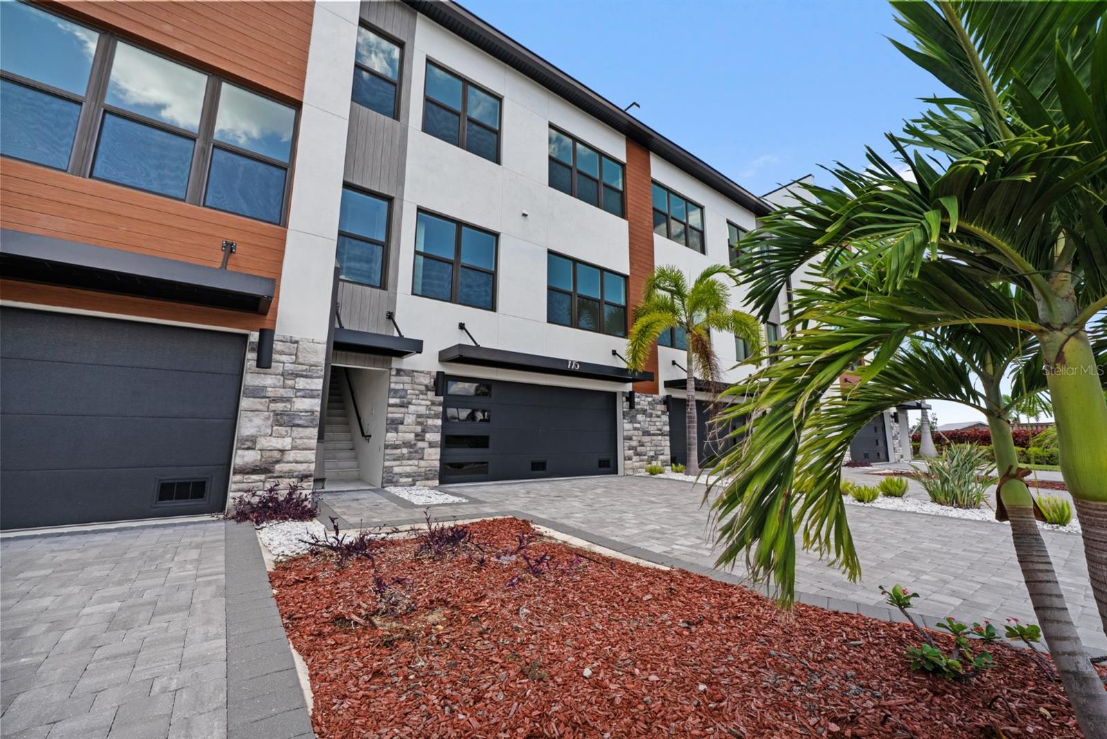 listing main picture