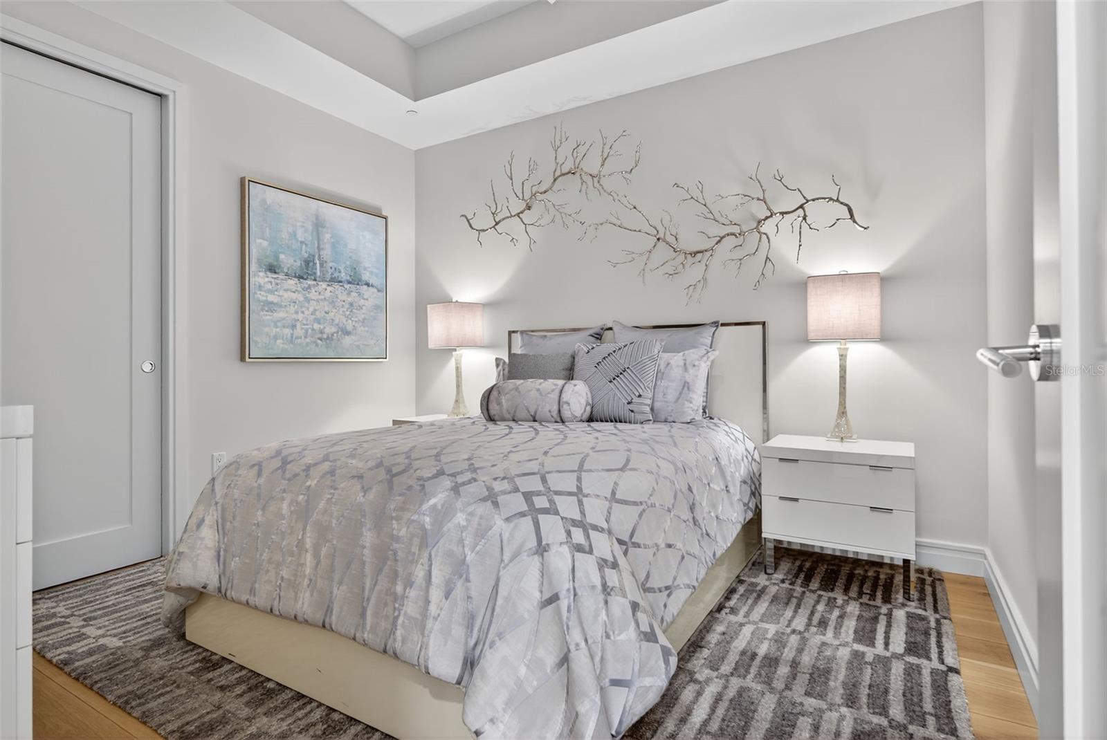 listing main picture