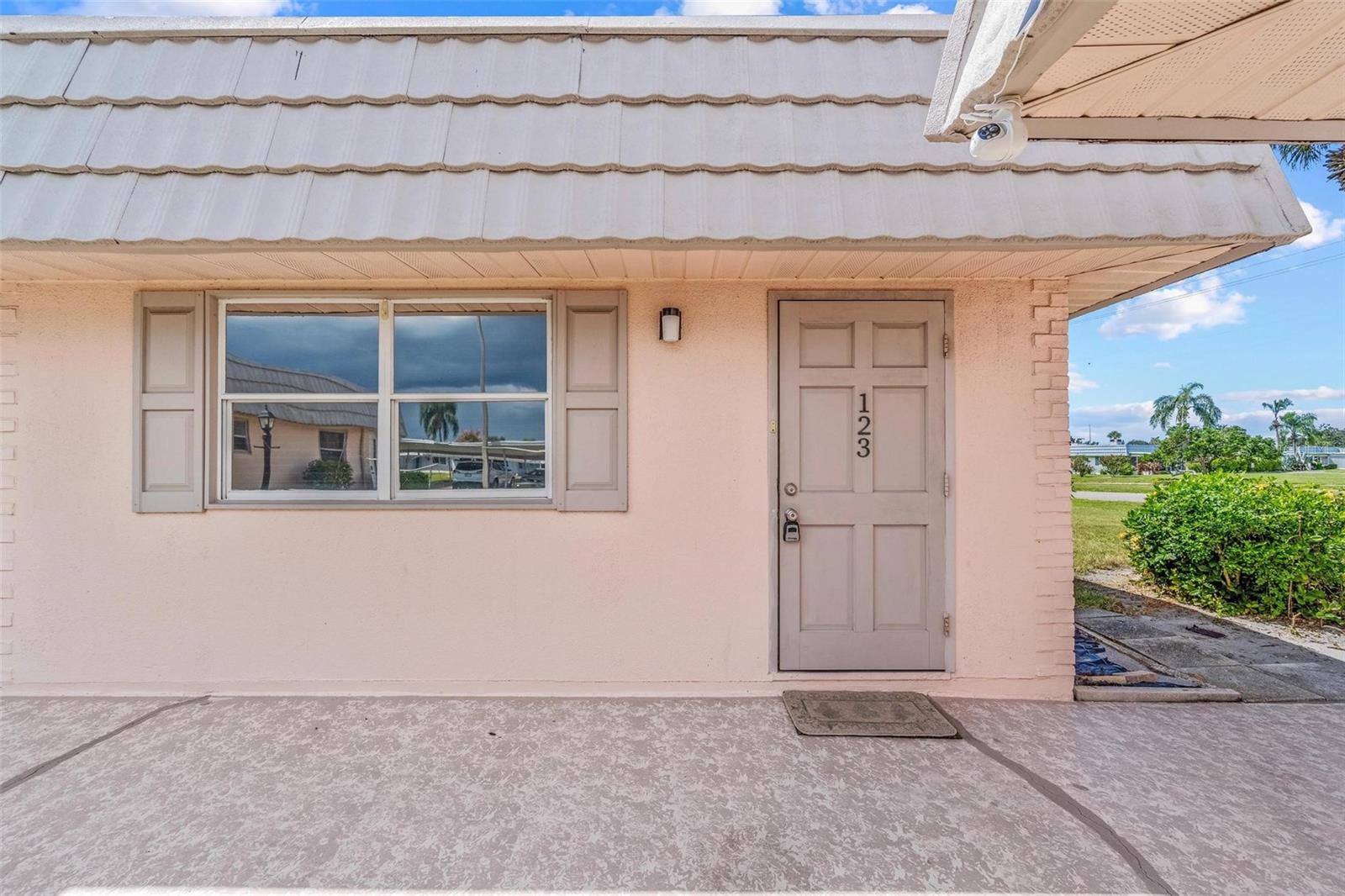 listing main picture