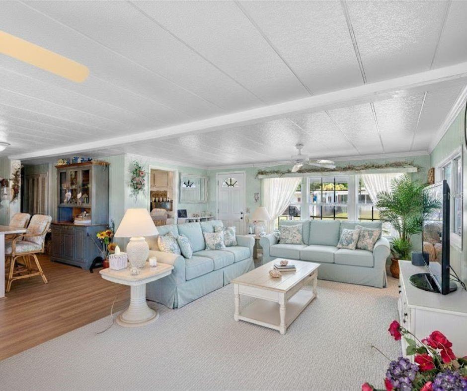 listing main picture