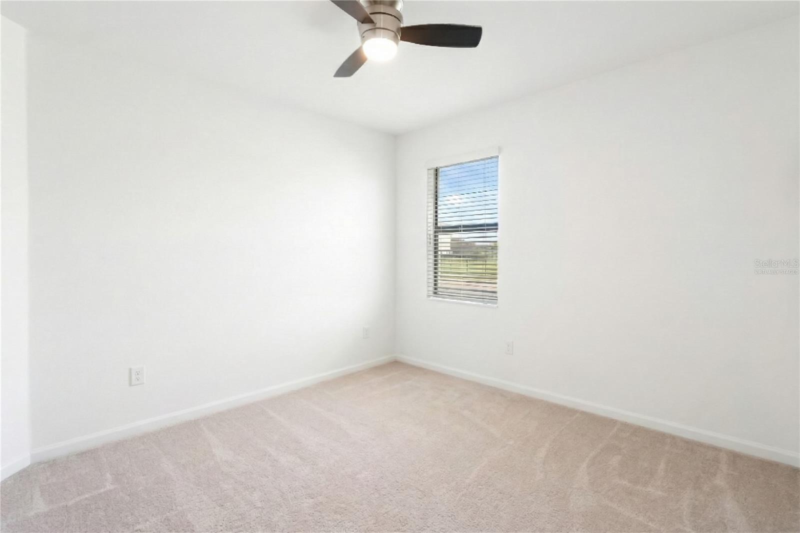 listing main picture