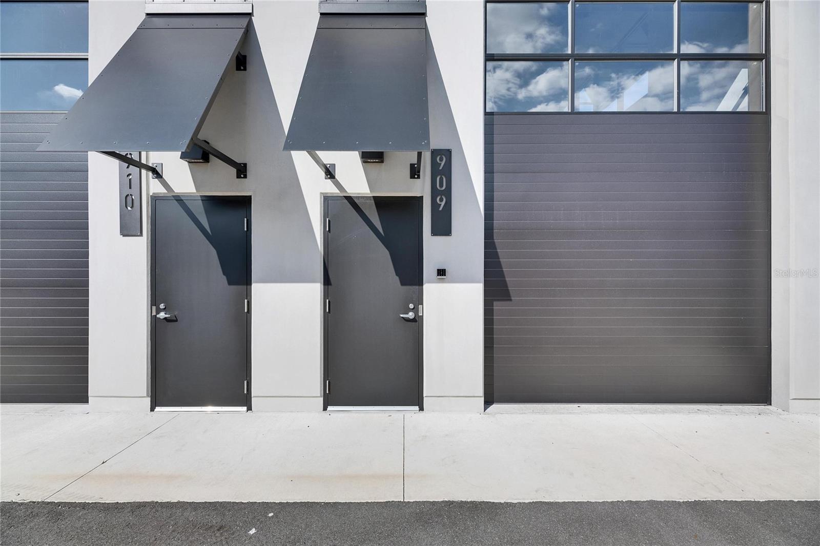 listing main picture