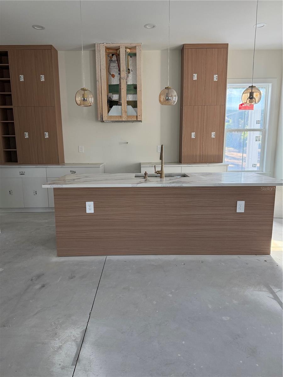 listing main picture