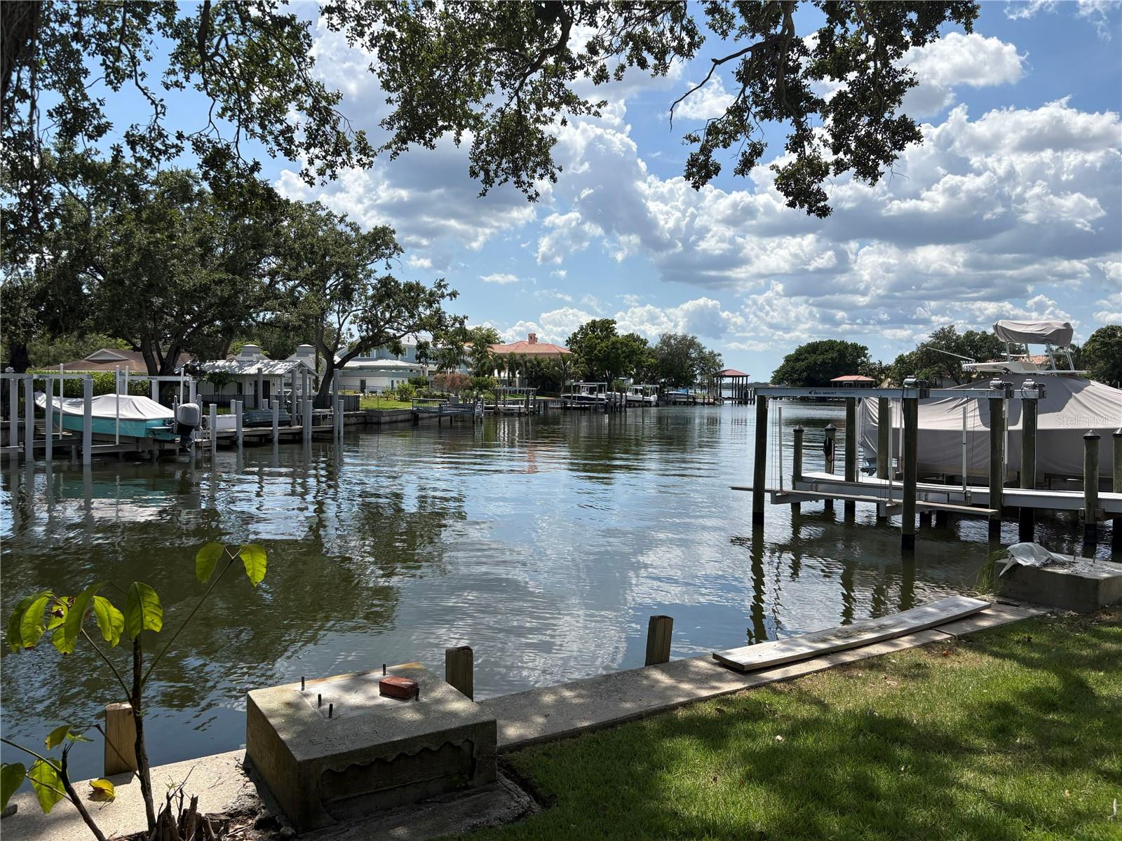 listing main picture