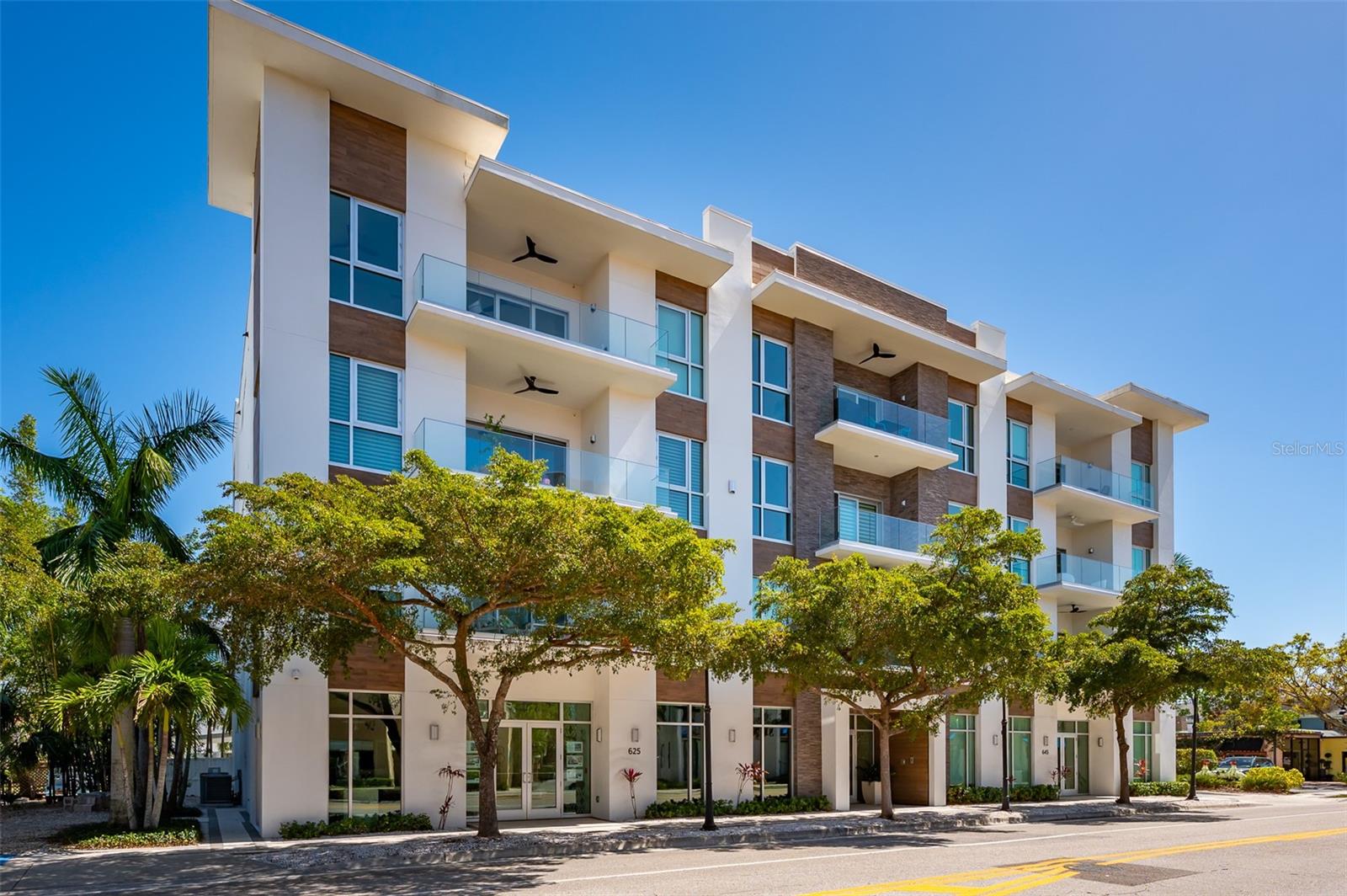 listing main picture