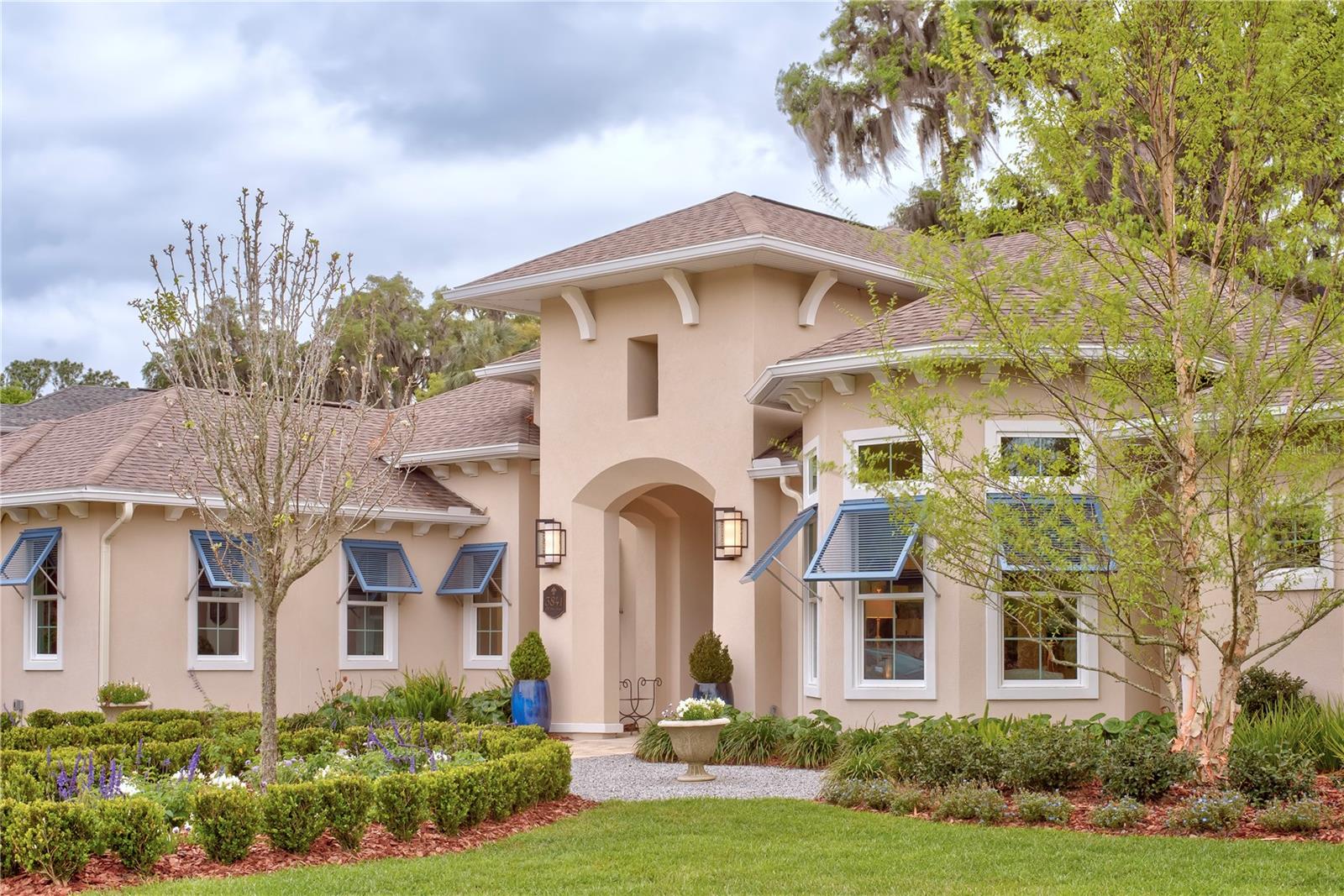 listing main picture