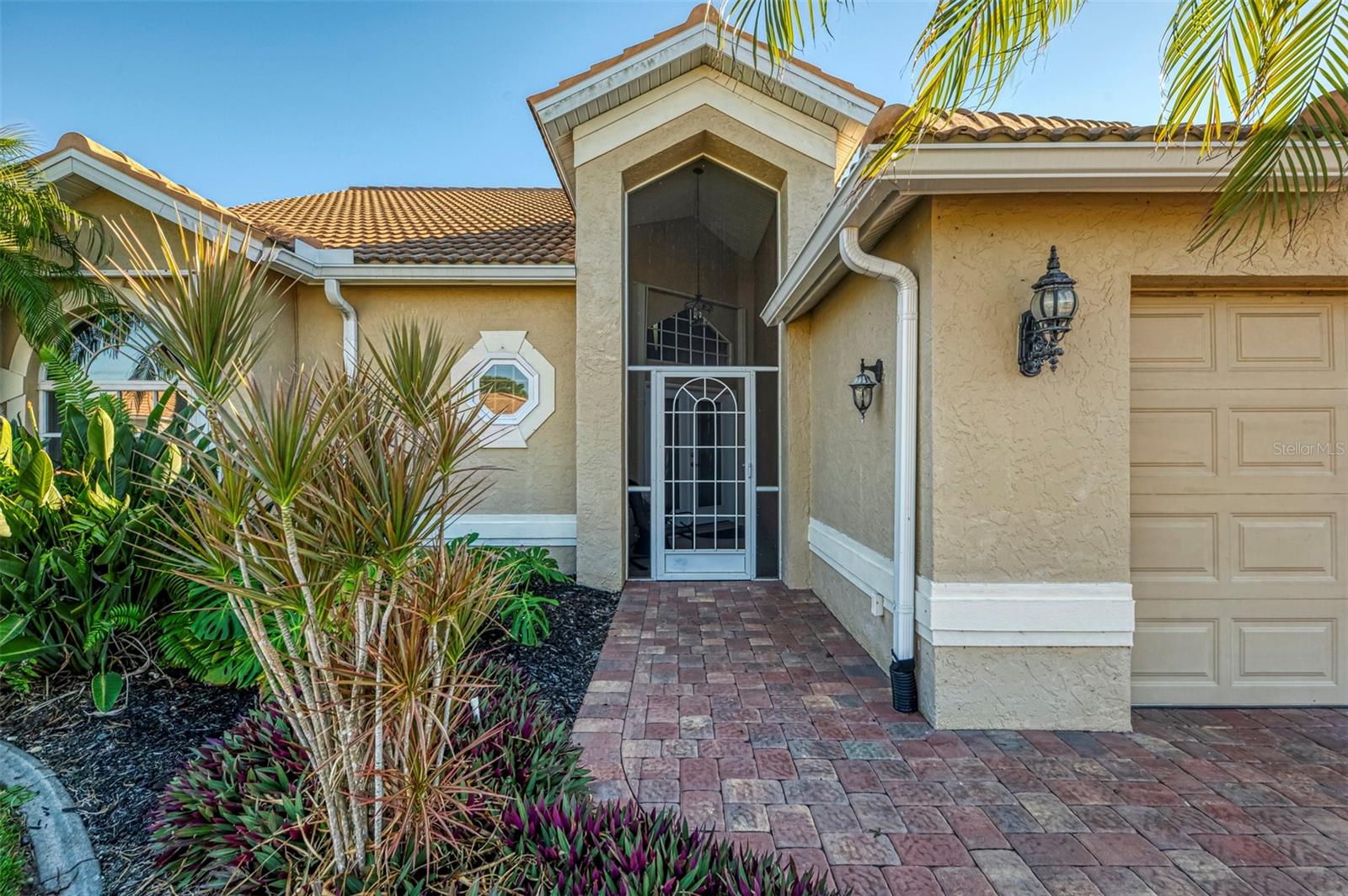 listing main picture