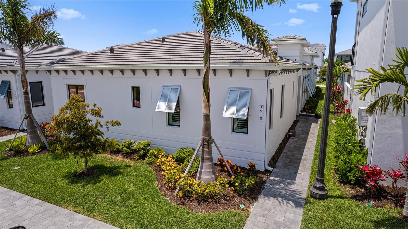 listing main picture