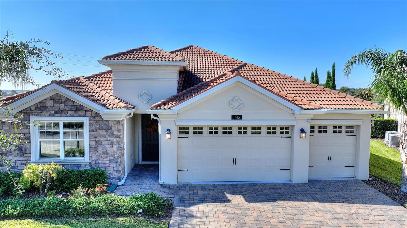 listing main picture