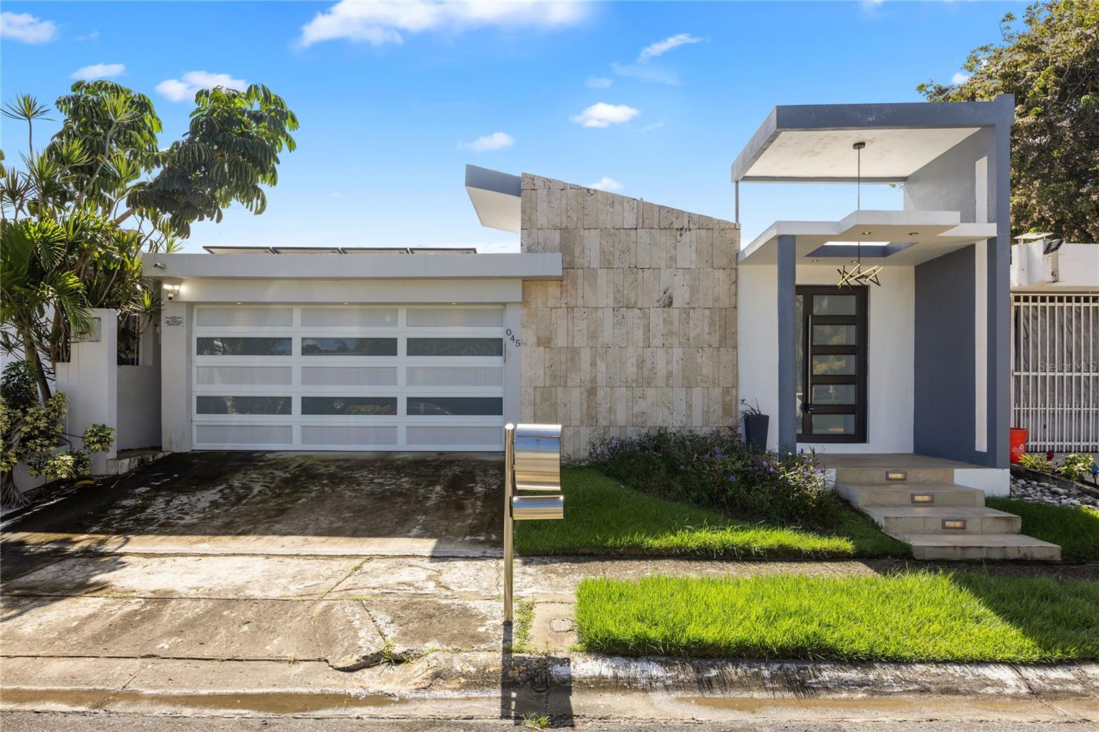 listing main picture