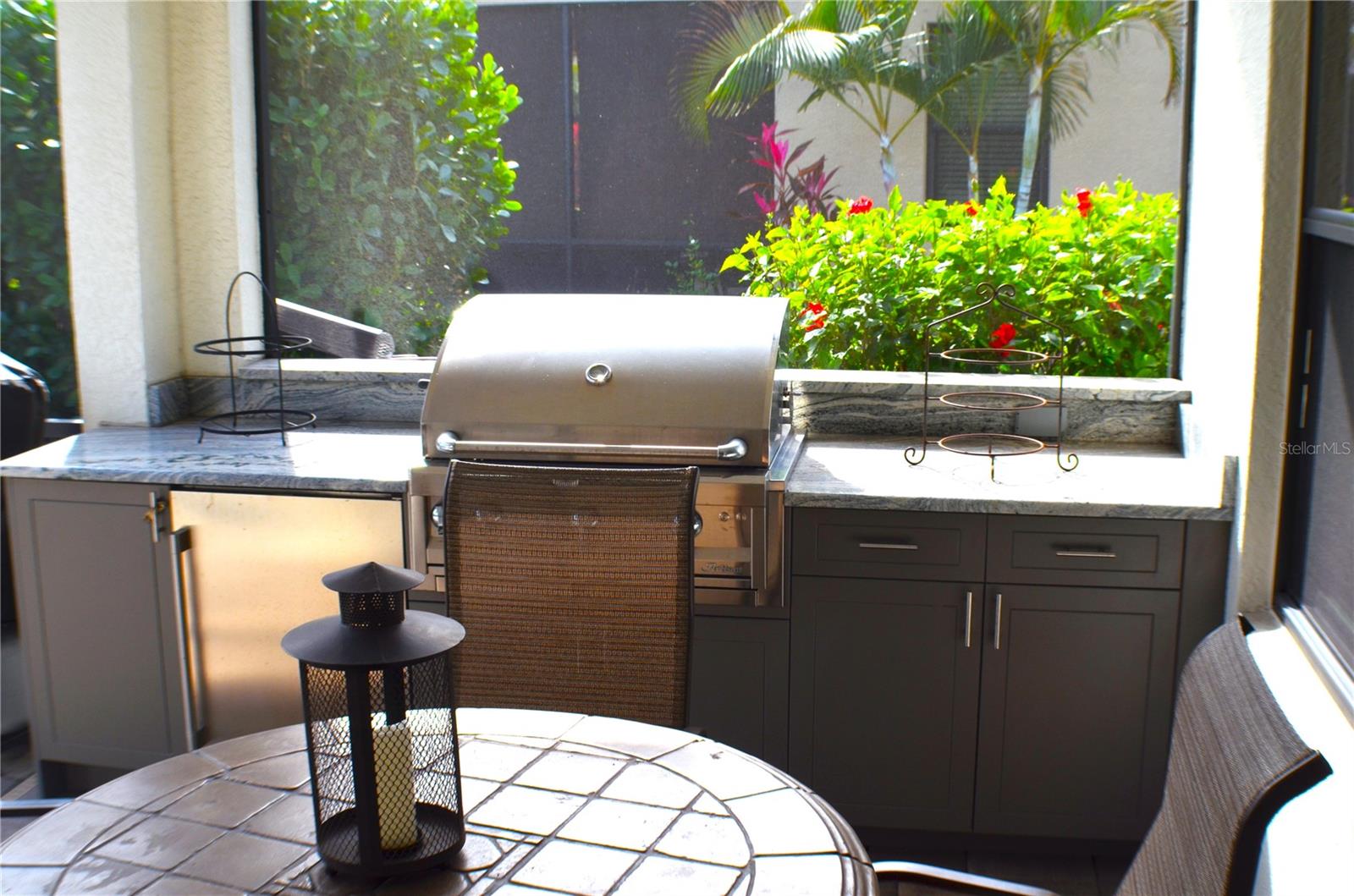 listing main picture