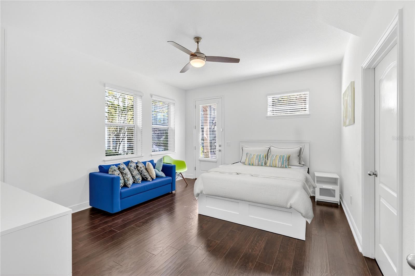 listing main picture