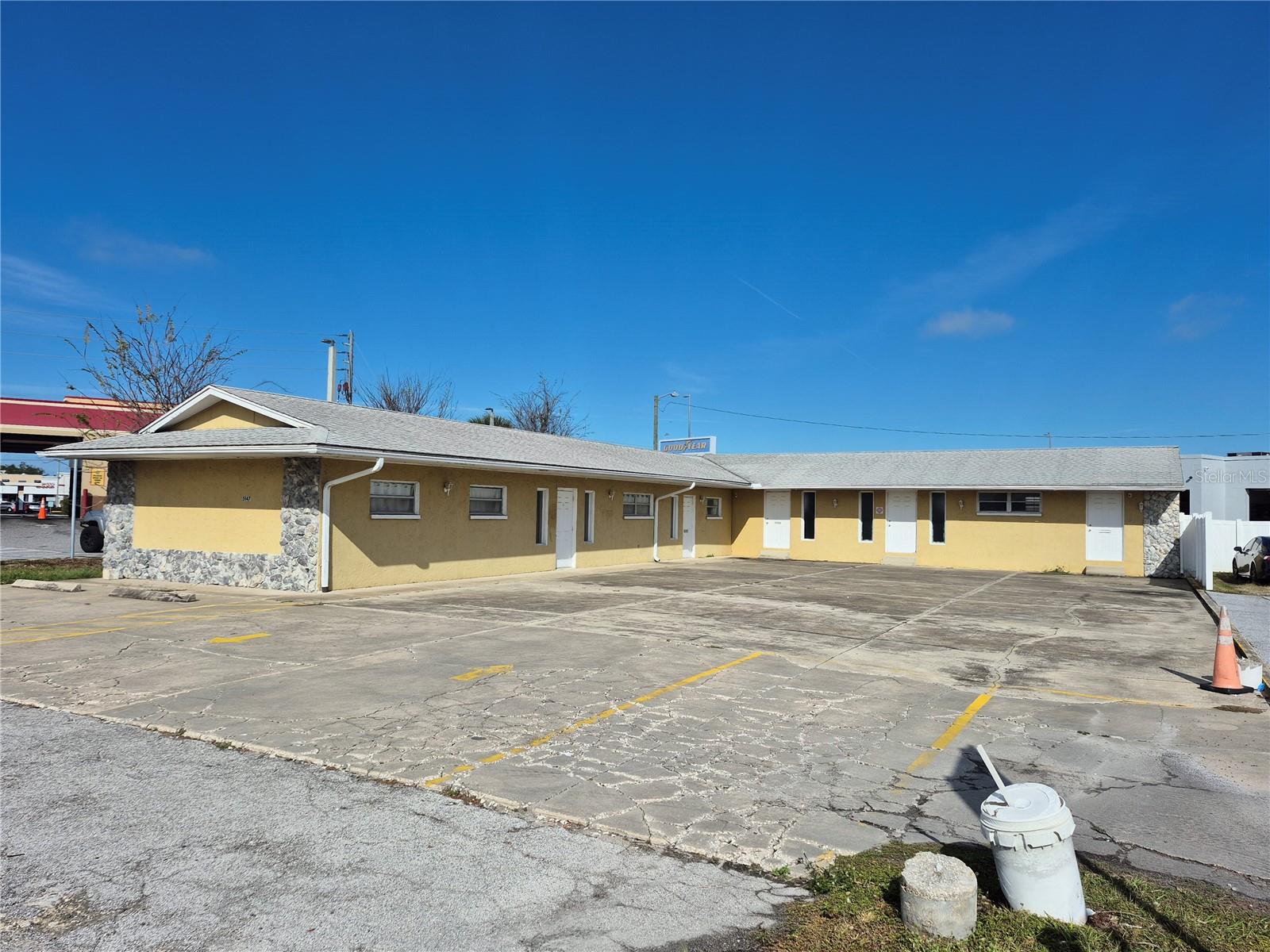 listing main picture