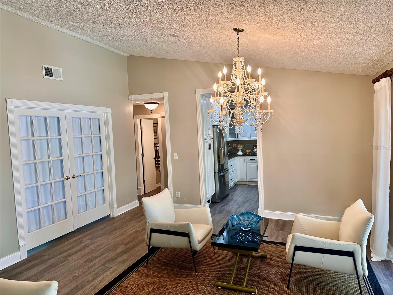 listing main picture