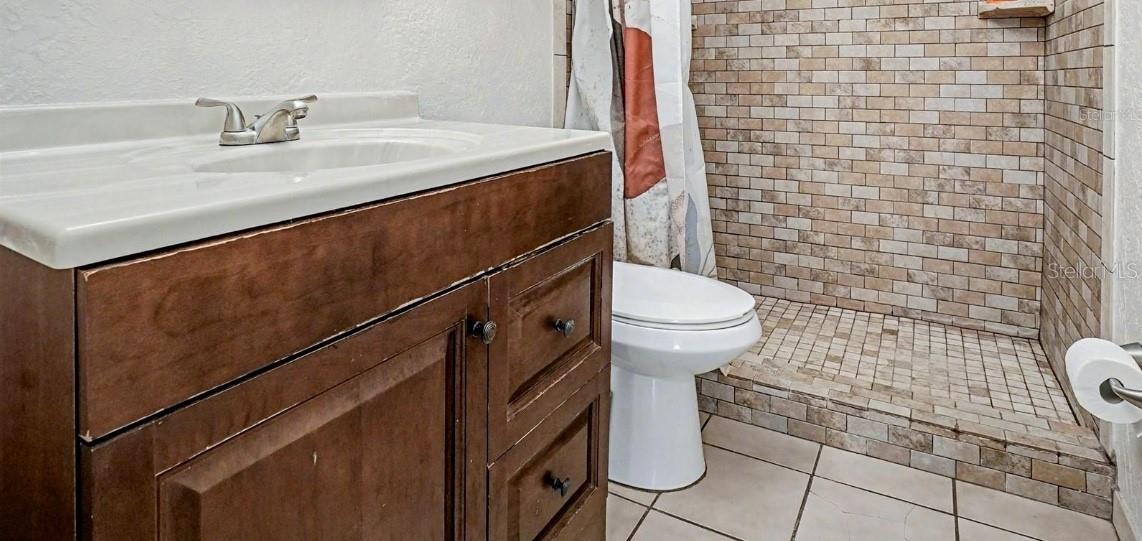 listing main picture