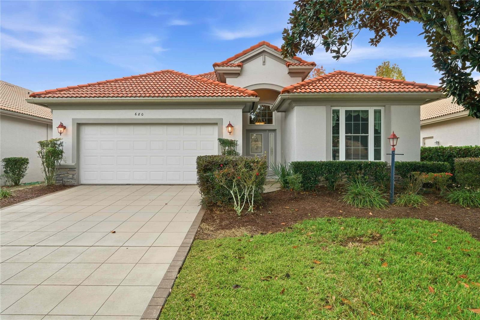 listing main picture