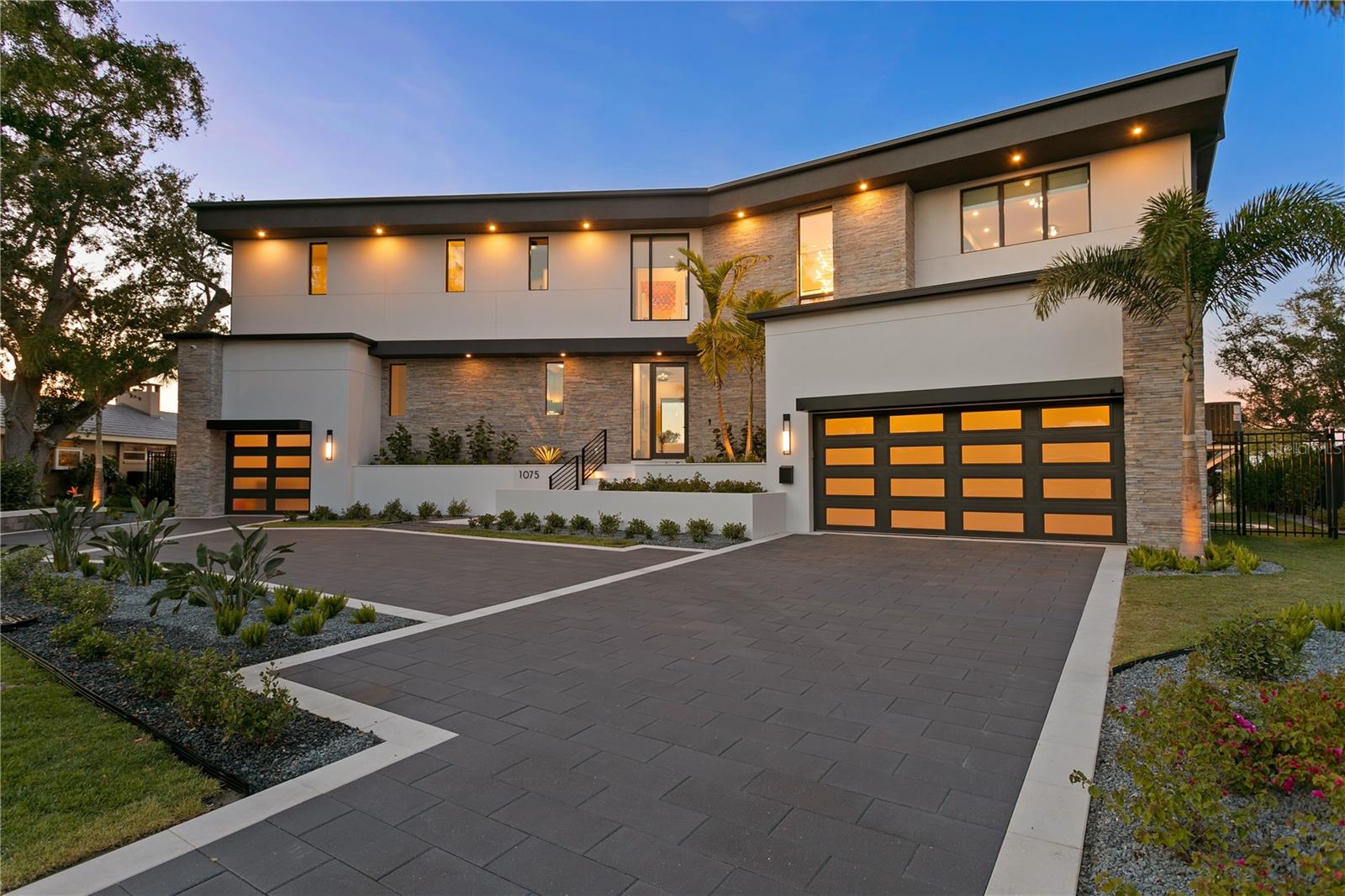 listing main picture