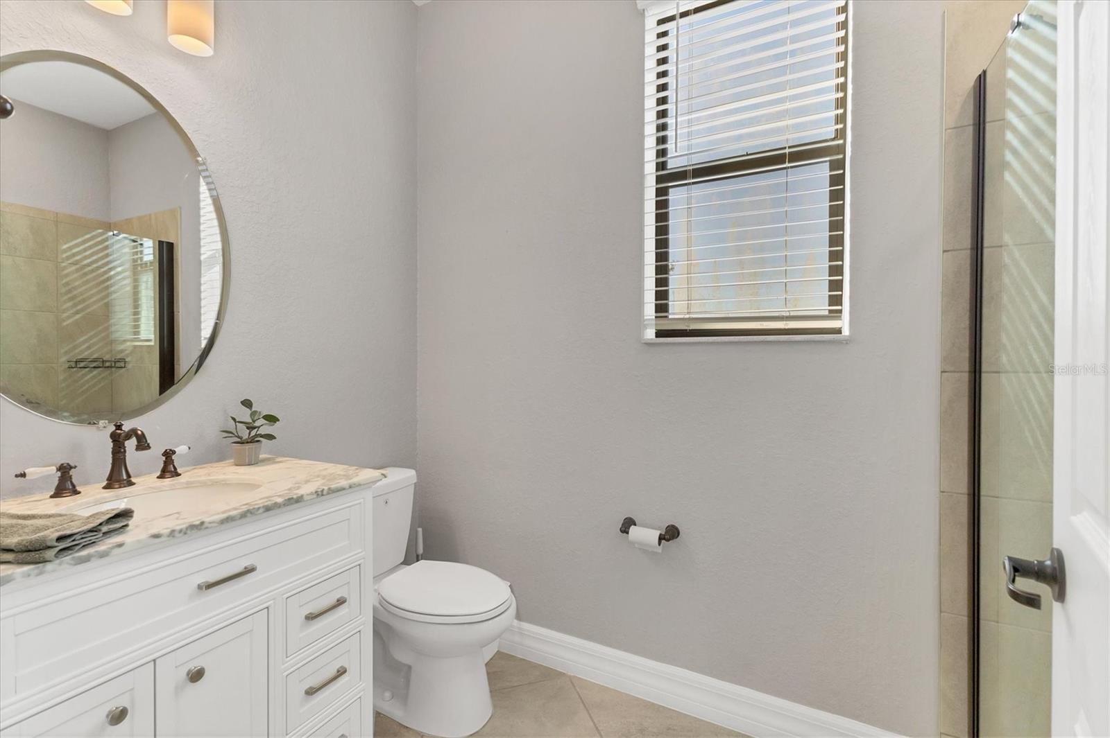 listing main picture