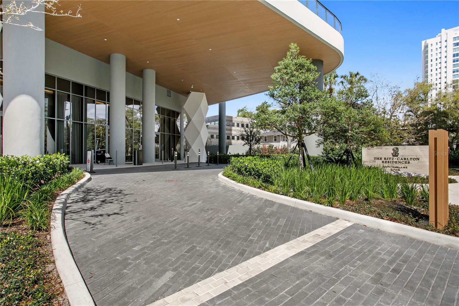 listing main picture