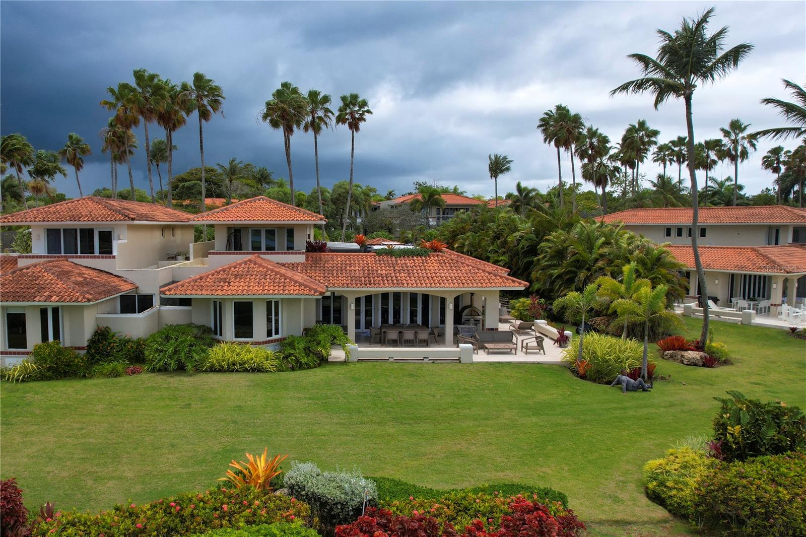 listing main picture