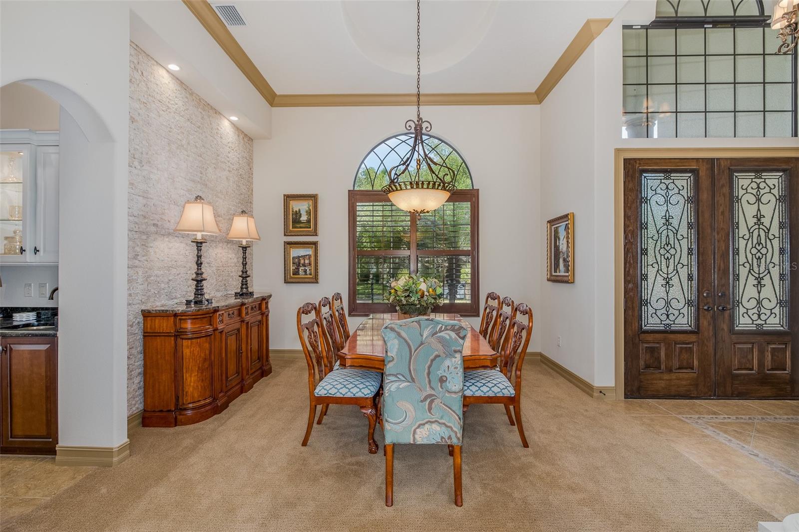 listing main picture